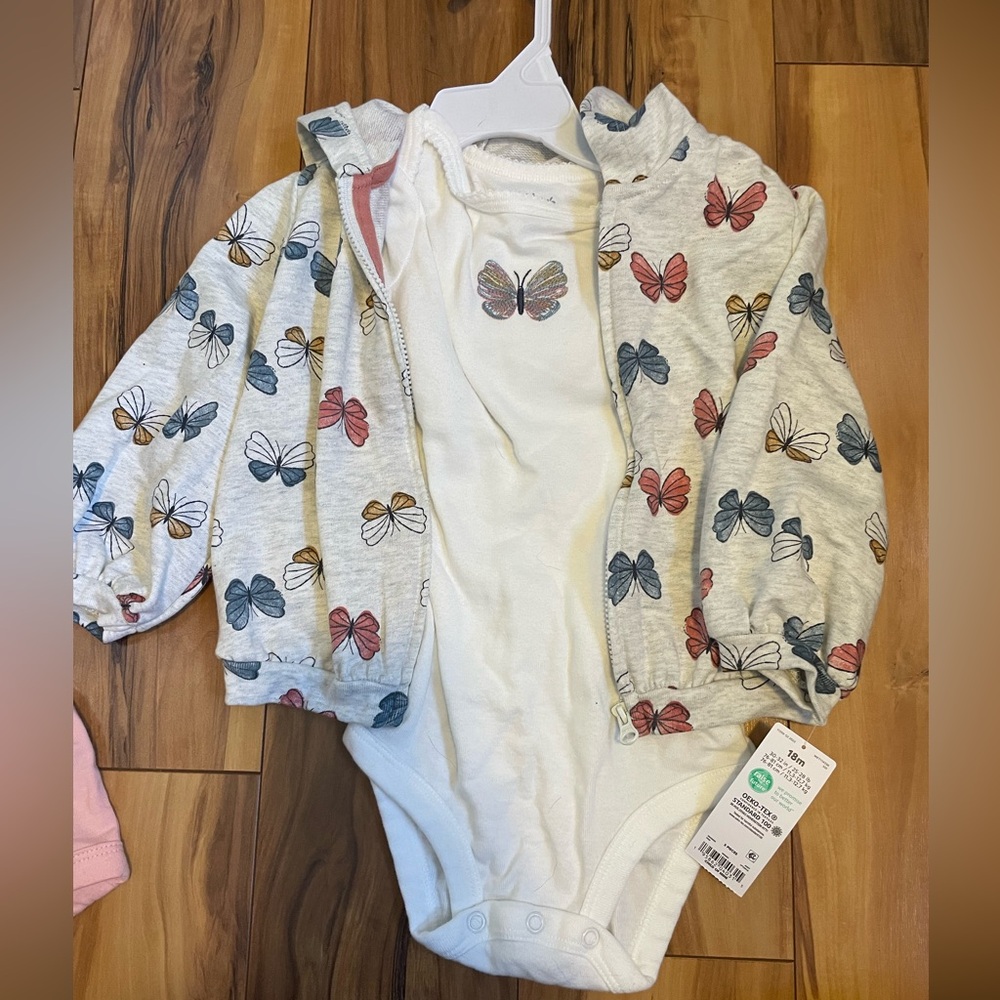 Carter’s bundle 18M - Picture 4 of 4